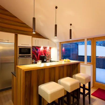 Alpenappartement Bergkoenig شقة *